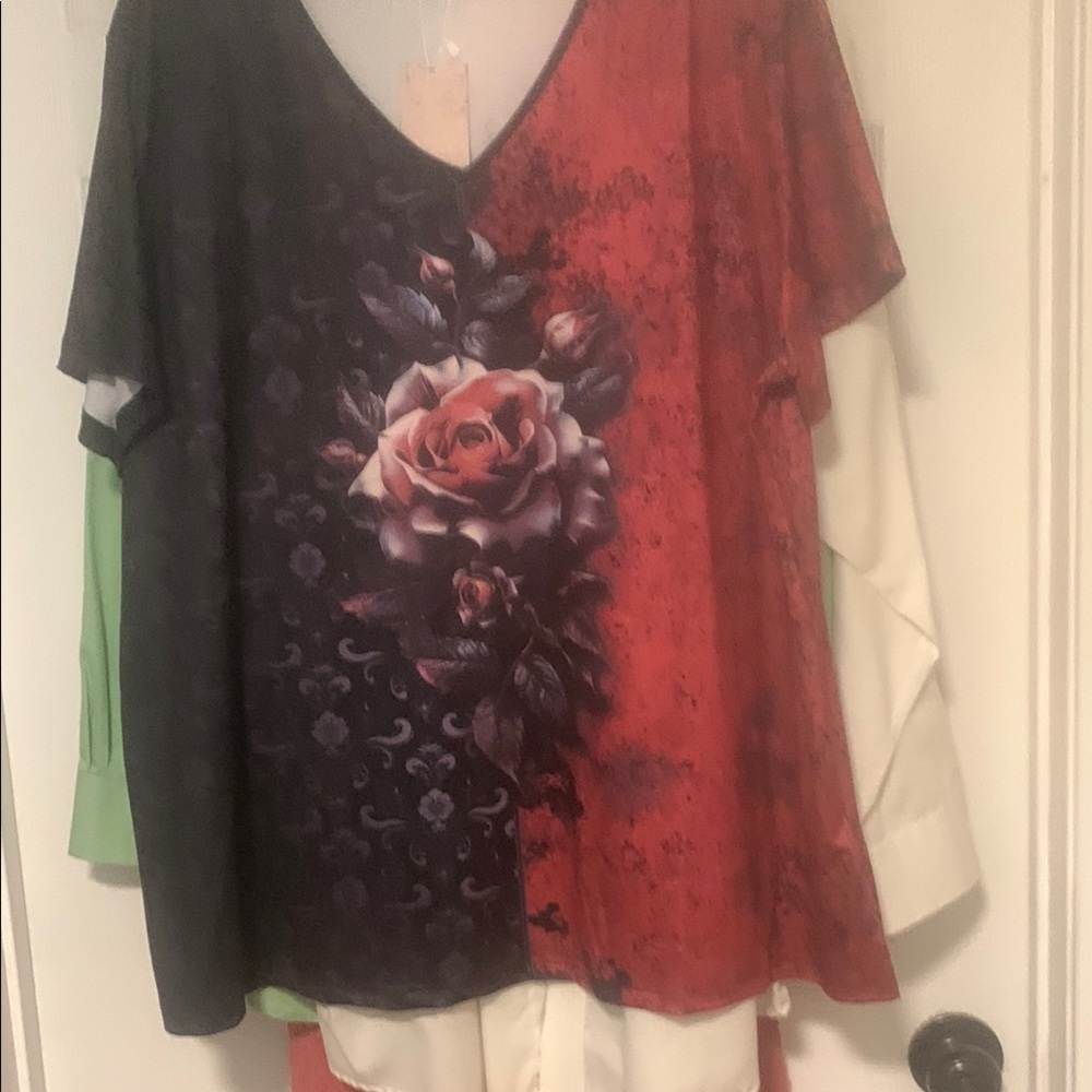 Black and Red Graphic Short Sleeve Blouse